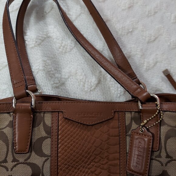 Vintage Coach Brown Jacquard Shoulder Bag with Signature Monogram - Picture 2 of 9